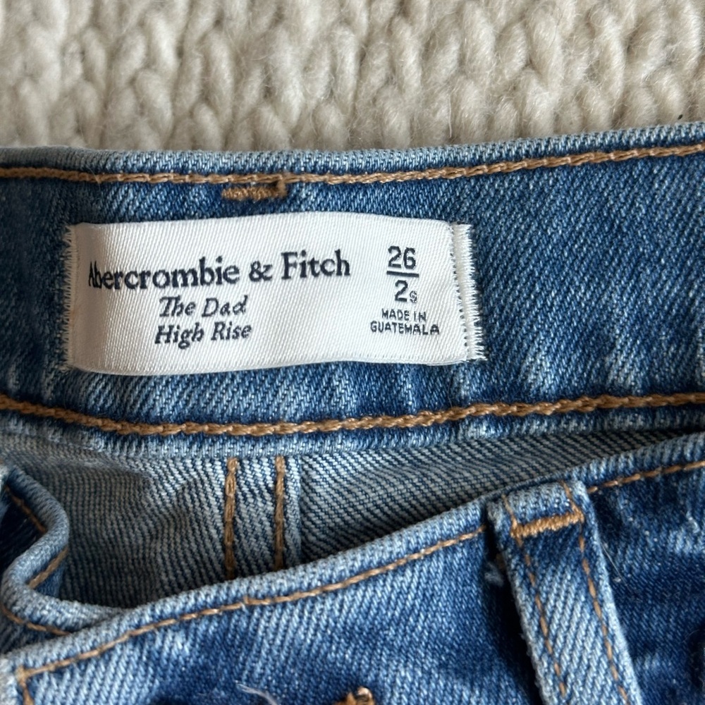 NEW Abercrombie High Rise The Dad Cowboy Jean Size 26 / 2 Short - Picture 2 of 11